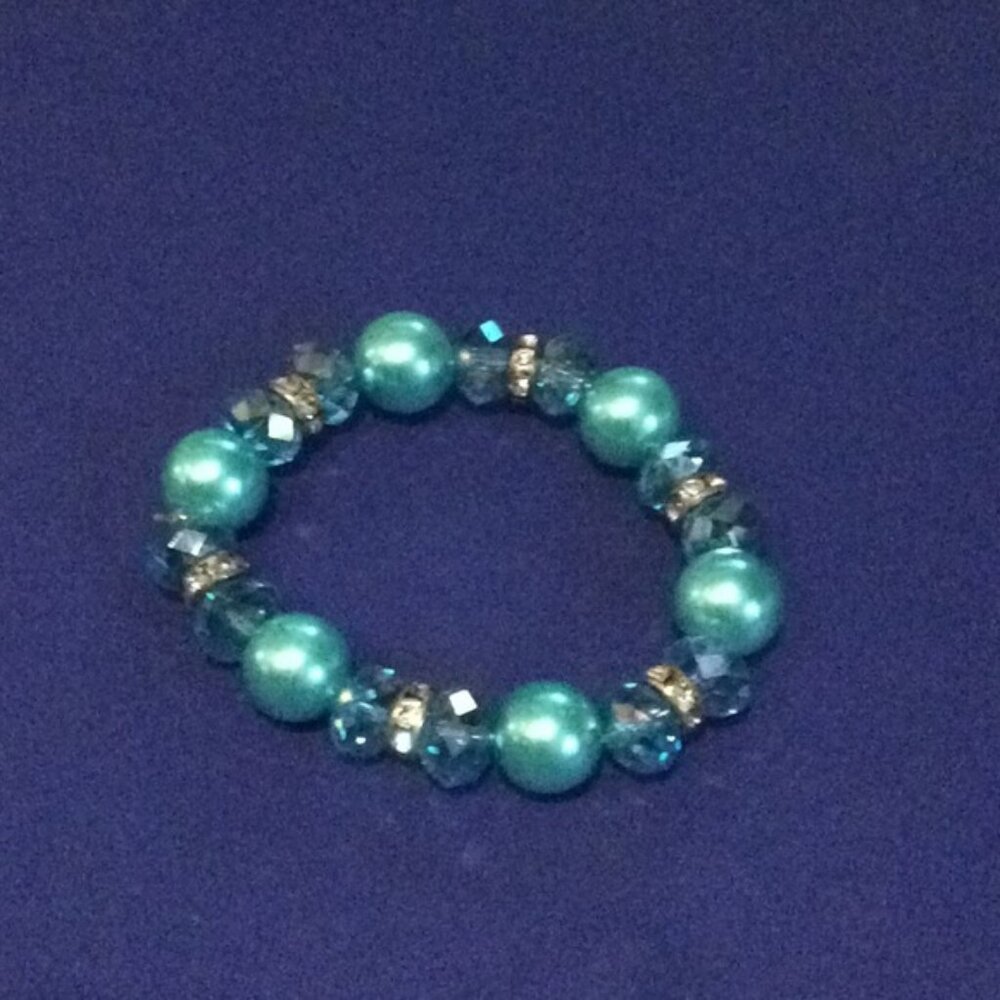 Blue beaded stretch bracelet
